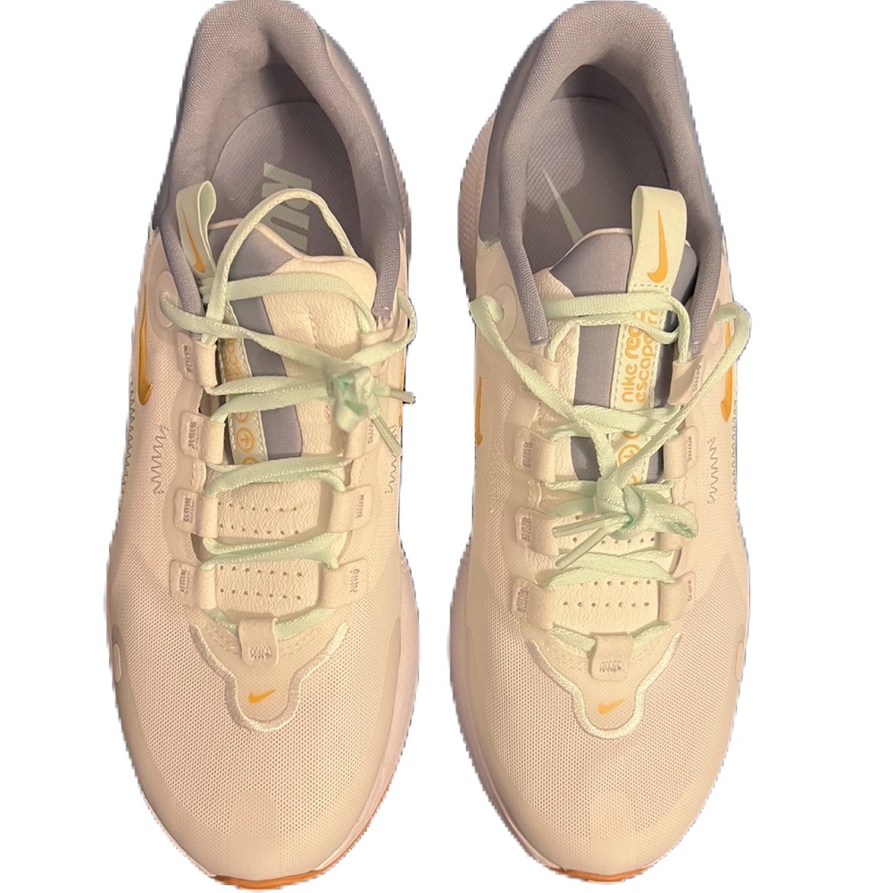 Nike React Escape Women’s Running Shoes White Volt Size 10.5 New